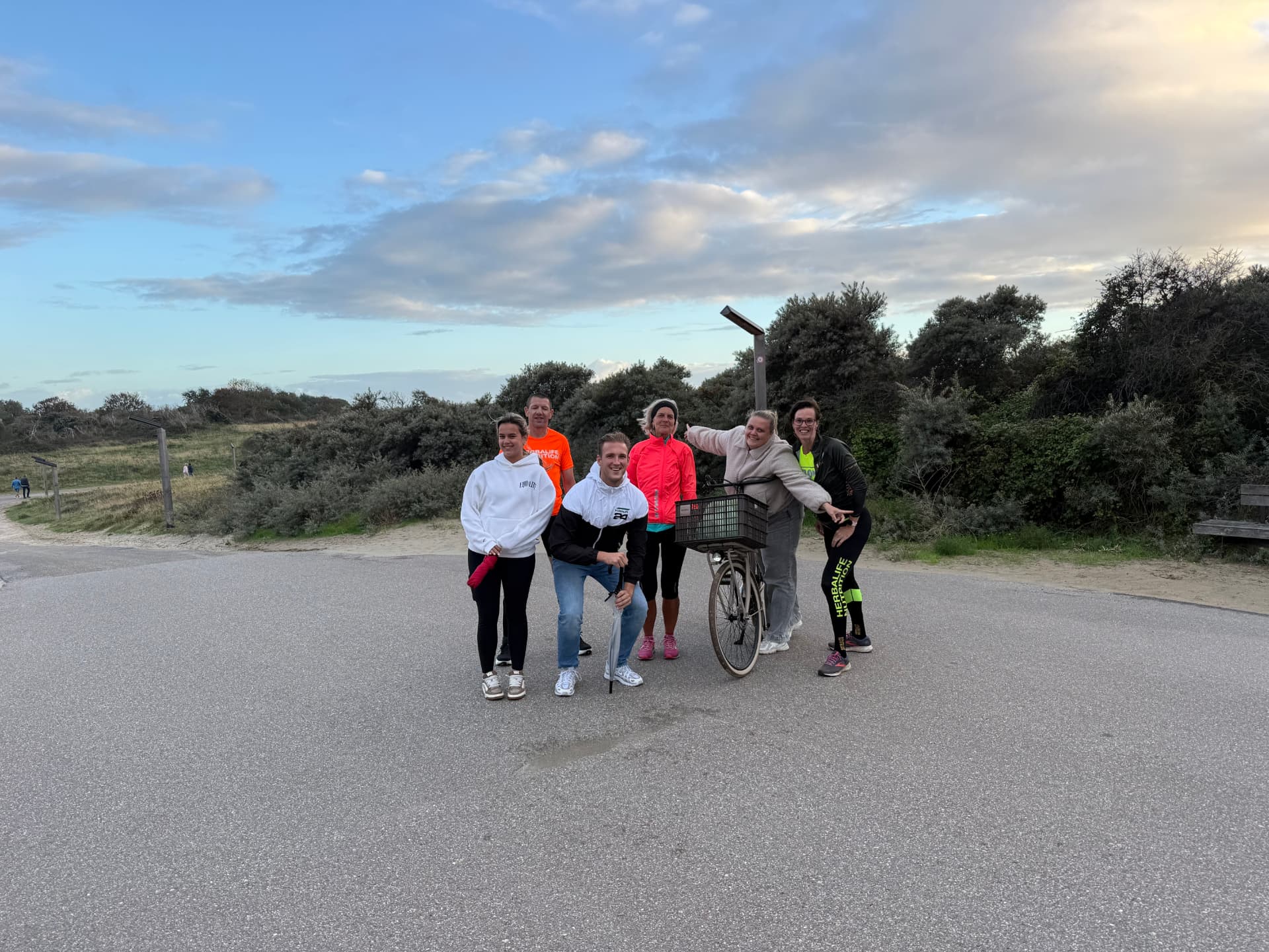 24FIT community samen buiten in de duinen